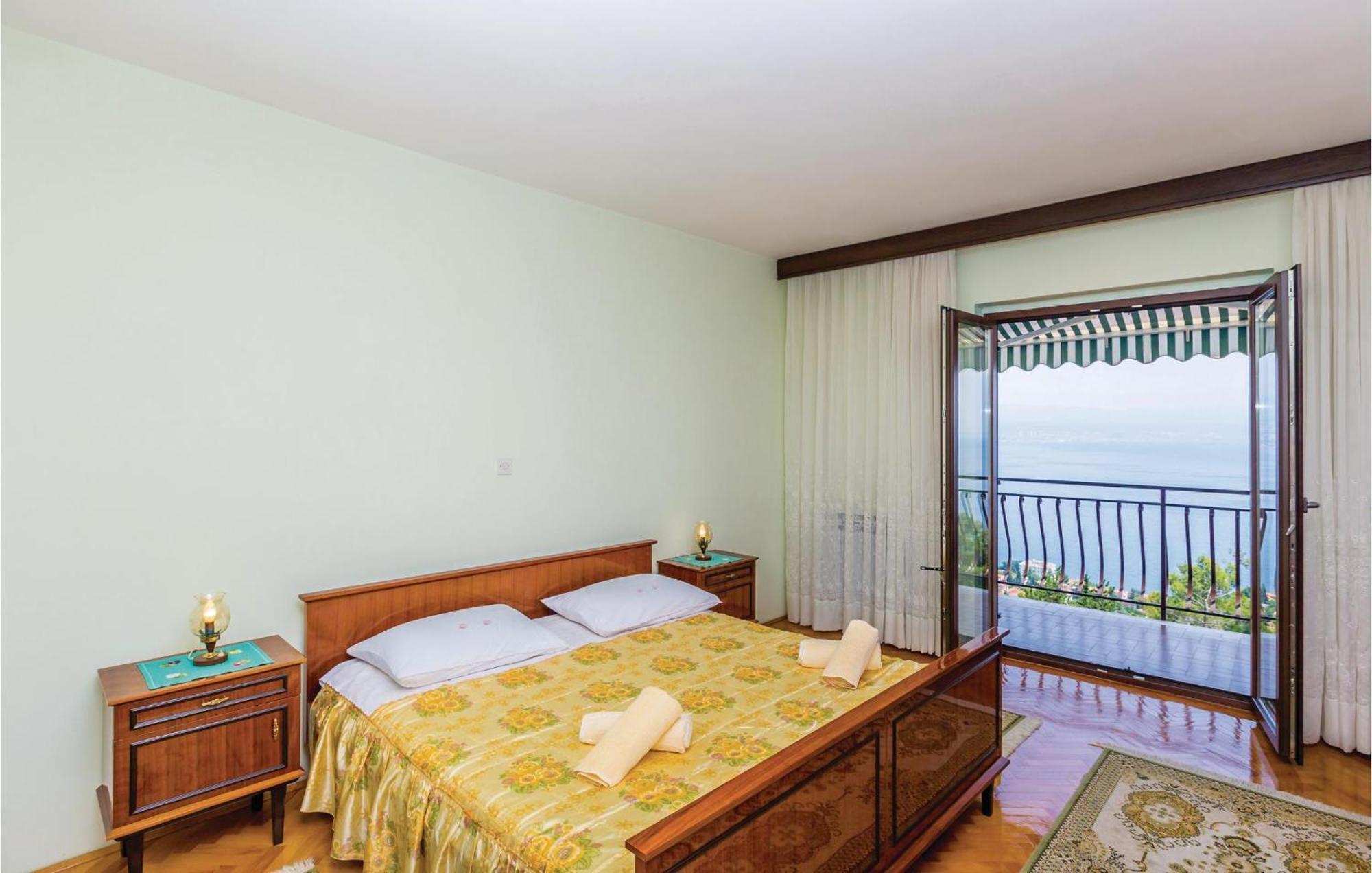 2 Bedroom Lovely Apartment In Ловран Экстерьер фото