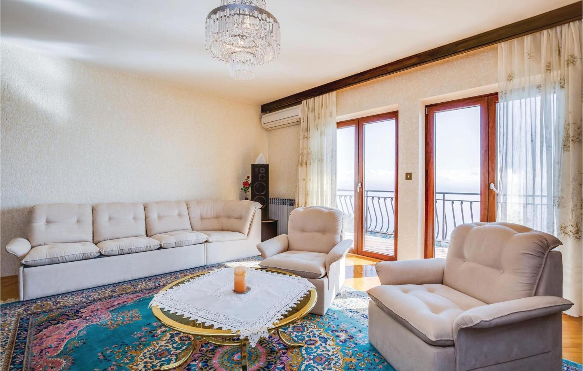2 Bedroom Lovely Apartment In Ловран Экстерьер фото