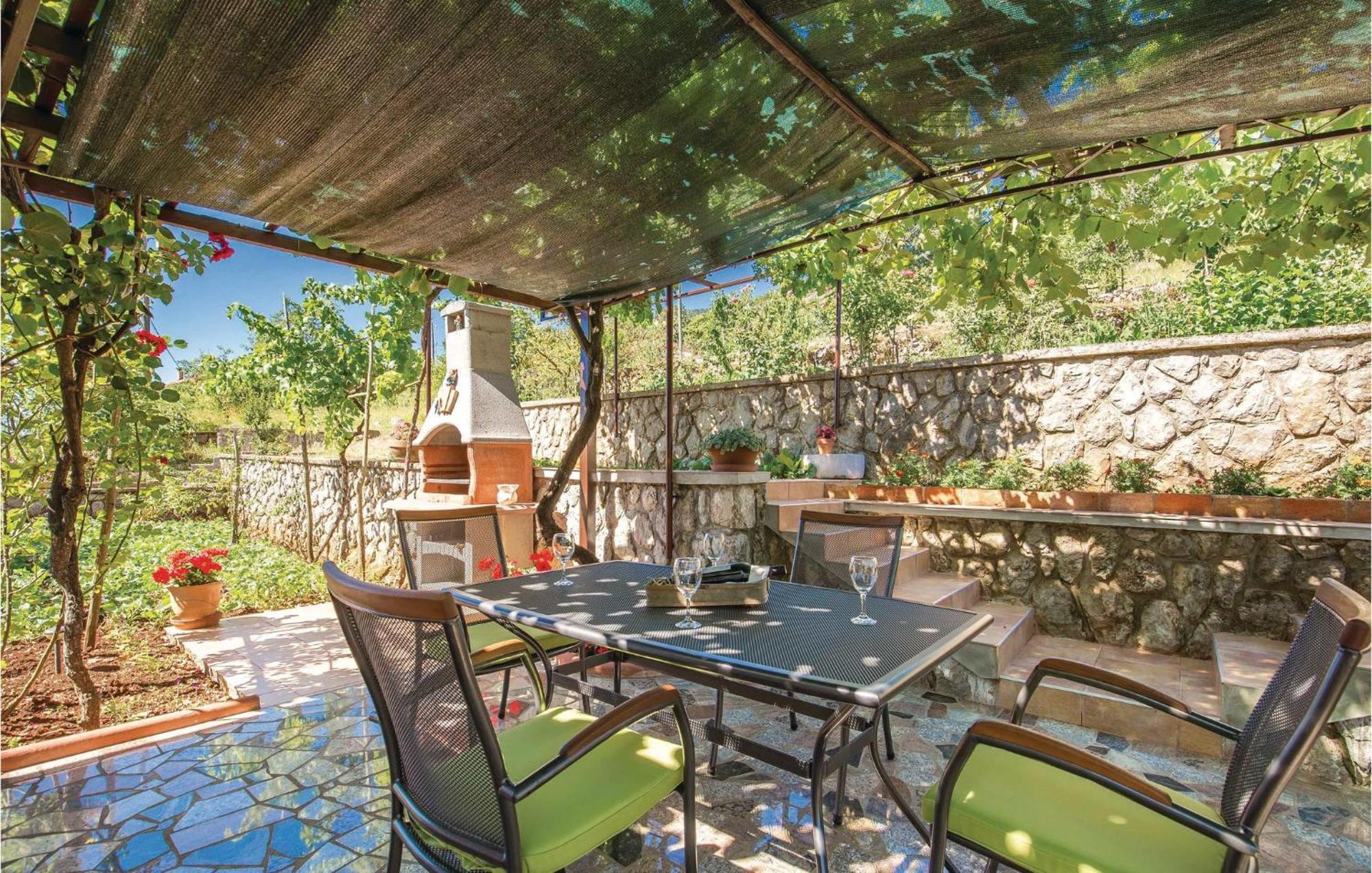 2 Bedroom Lovely Apartment In Ловран Экстерьер фото