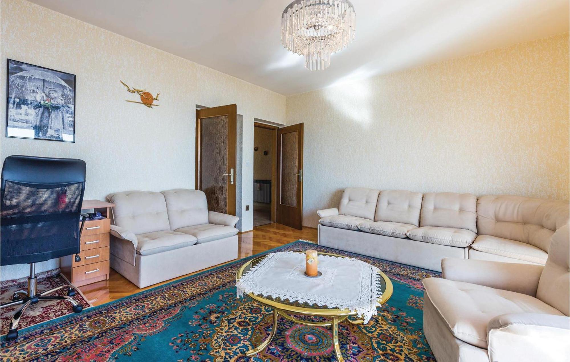 2 Bedroom Lovely Apartment In Ловран Экстерьер фото