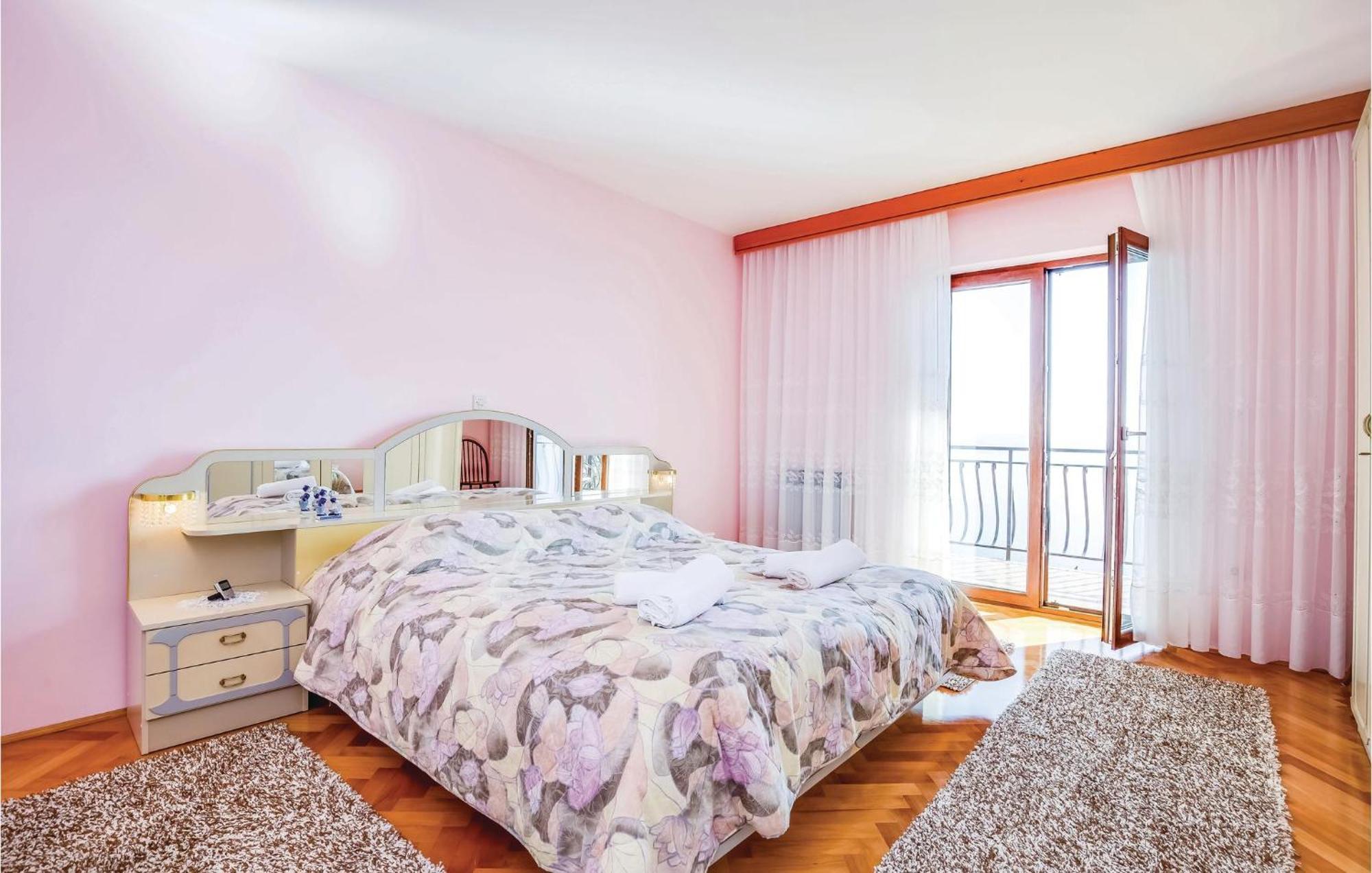 2 Bedroom Lovely Apartment In Ловран Экстерьер фото