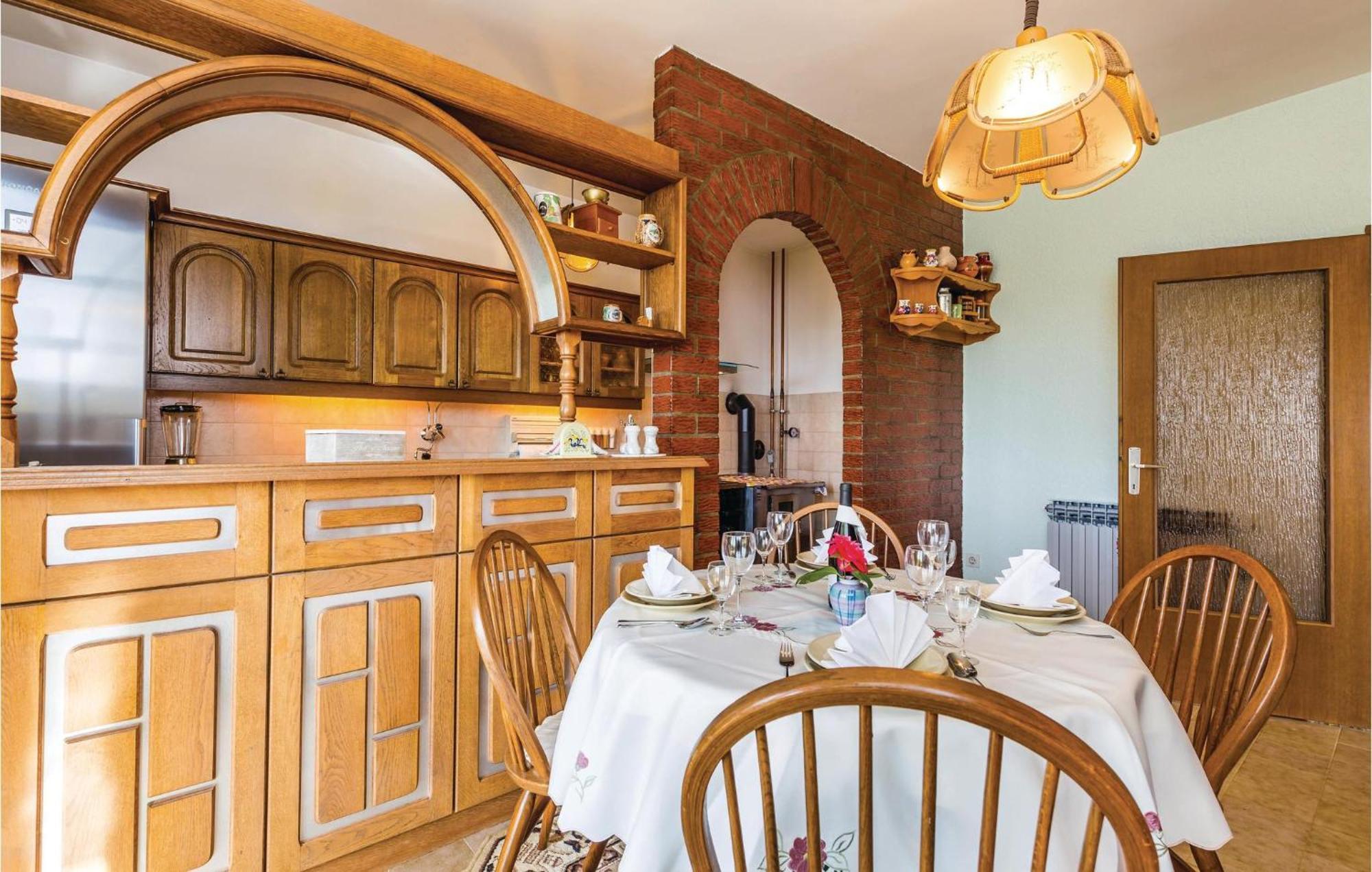 2 Bedroom Lovely Apartment In Ловран Экстерьер фото